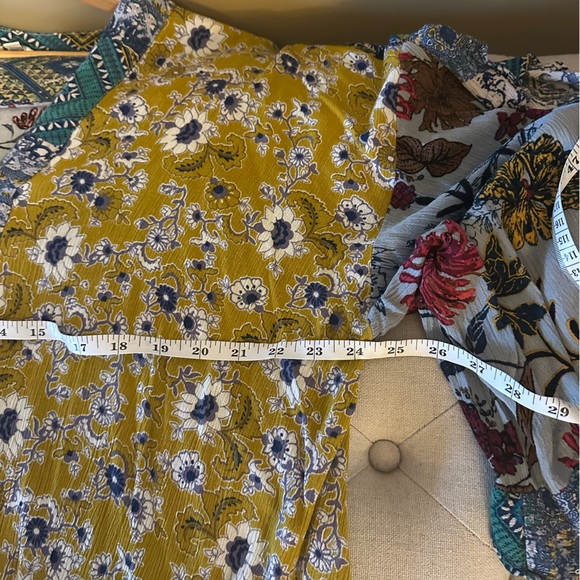 Umgee Multicolor Floral V-Neck Blouse - Picture 7 of 8